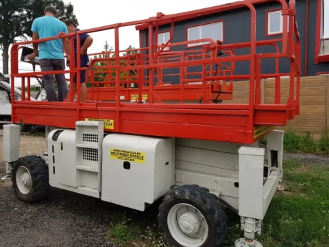 Inchiriem nacela diesel foarfeca 4x4